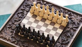 Karak&ouml;y'de &ouml;zel &uuml;retim T&uuml;rk motifli satran&ccedil; ve tavlalar yabancı m&uuml;şterilerden yoğun talep g&ouml;r&uuml;yor