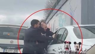 Trafikte otomobilin &ouml;n&uuml;n&uuml; kesip, saldırı ama&ccedil;lı ara&ccedil;tan inen s&uuml;r&uuml;c&uuml;ye 180 bin TL ceza