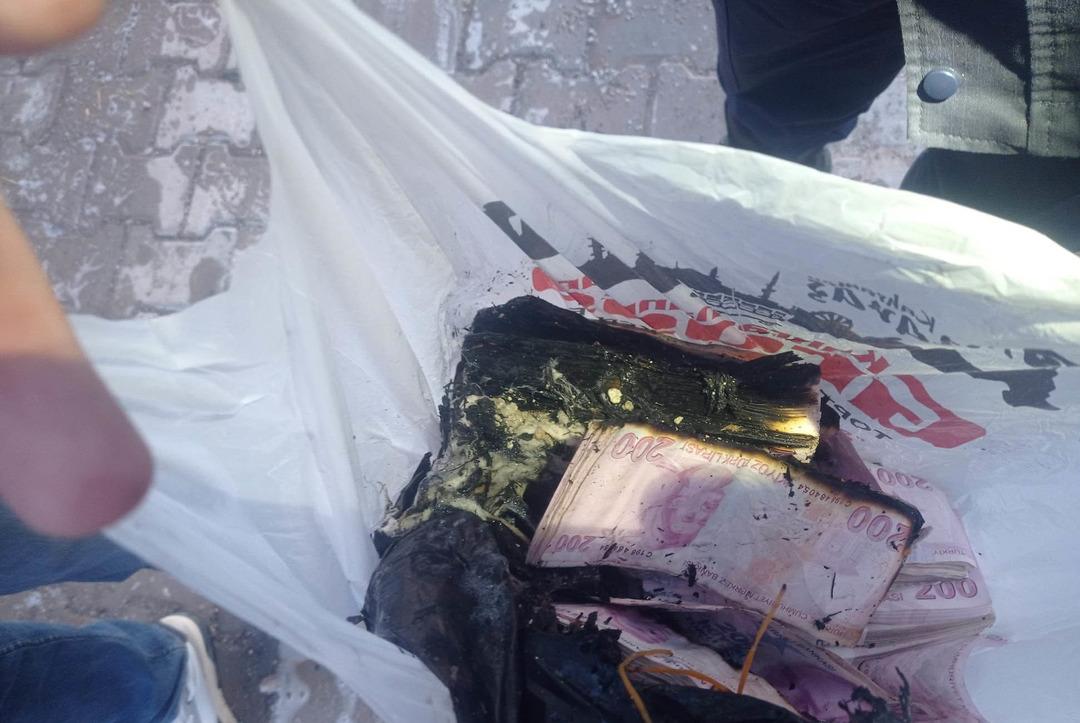 Kahramanmaraş&rsquo;ta bir evde &ccedil;ıkan yangında 183 bin TL para yandı! 2