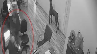 Şaka yapmak isterken arkadaşının kolonyalı ellerini yaktı: O anlar kamerada