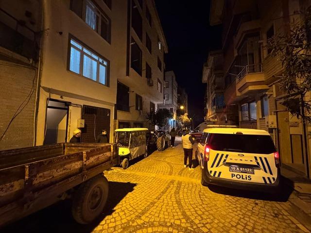 Emekli &ouml;ğretmen evinde &ouml;l&uuml; bulundu 2