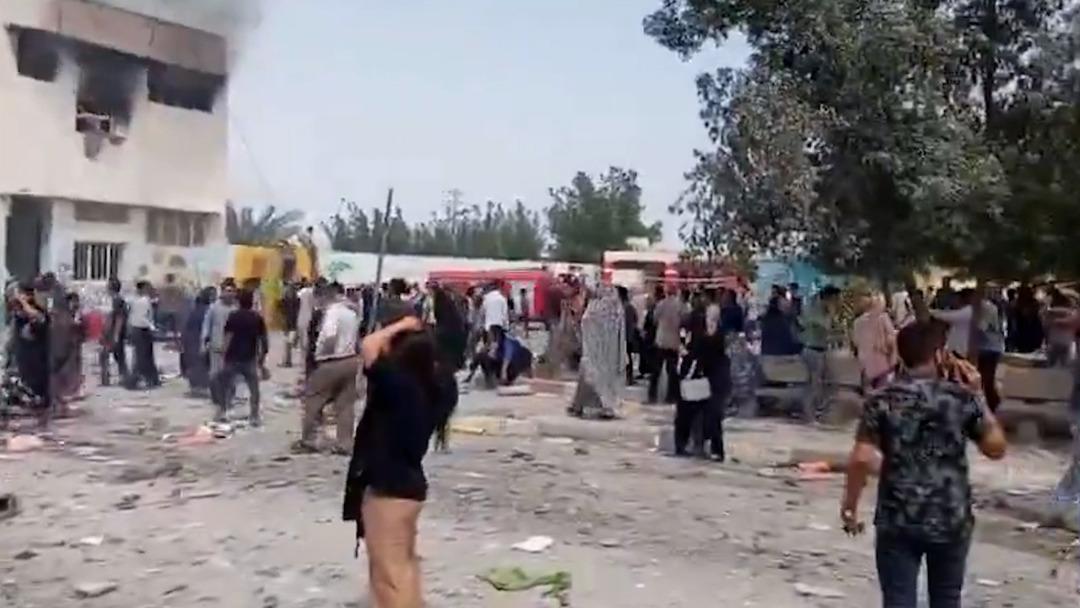 İran&rsquo;da acı bilan&ccedil;o: Onlarca kız &ouml;ğrenci hayatını kaybetti, okula f&uuml;ze attılar 1