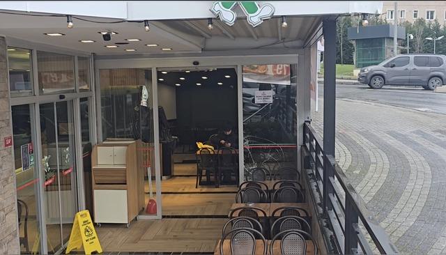  &Uuml;sk&uuml;dar da otomobil b&ouml;rek&ccedil;iye u&ccedil;tu 1