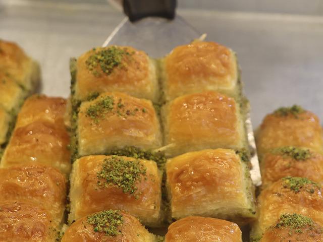 Ustasından sahte ile ger&ccedil;ek baklavayı ayırt etmenin yolu!