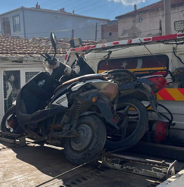 Plakasız motosikletin ehliyetsiz s&uuml;r&uuml;c&uuml;s&uuml;ne 82 bin 500 lira ceza 1