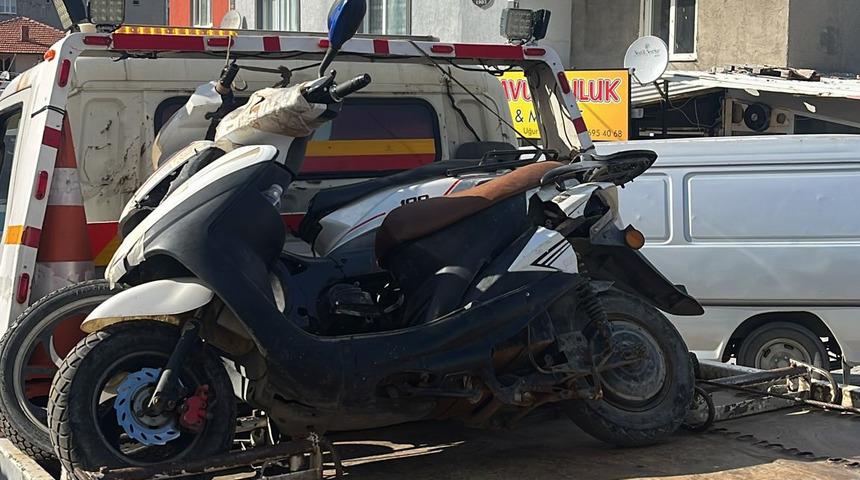 Plakasız motosikletin ehliyetsiz s&uuml;r&uuml;c&uuml;s&uuml;ne 82 bin 500 lira ceza