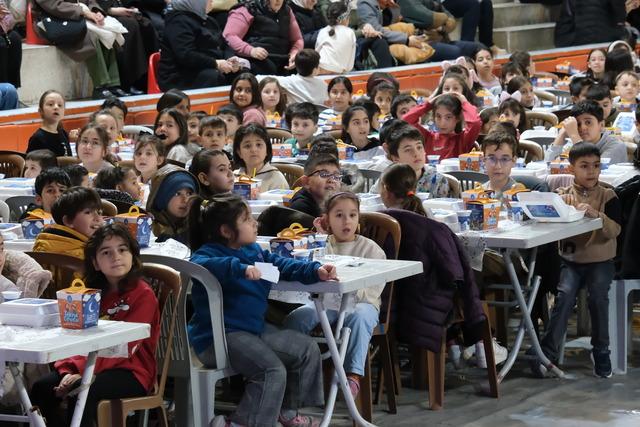 &Ccedil;orum da "tekne orucu" tutan &ccedil;ocuklar birlikte iftar yaptı 1