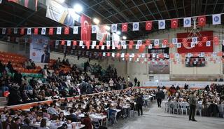 &Ccedil;orum'da "tekne orucu" tutan &ccedil;ocuklar birlikte iftar yaptı