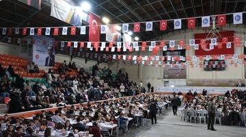 &Ccedil;orum'da "tekne orucu" tutan &ccedil;ocuklar birlikte iftar yaptı