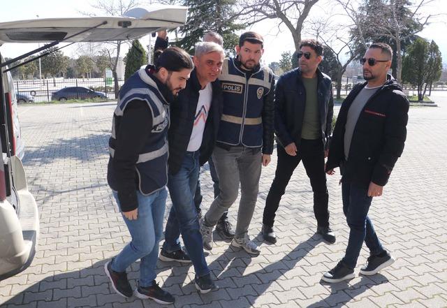 Sigara i&ccedil;tiği i&ccedil;in tartıştığı eşini 13 bı&ccedil;ak darbesiyle yaralayan ş&uuml;pheli tutuklandı 1