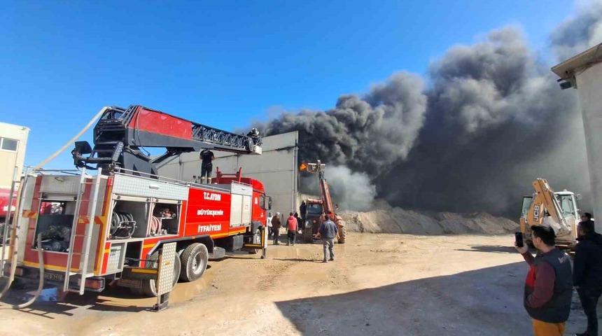 Didim sanayisindeki yangın korkuttu