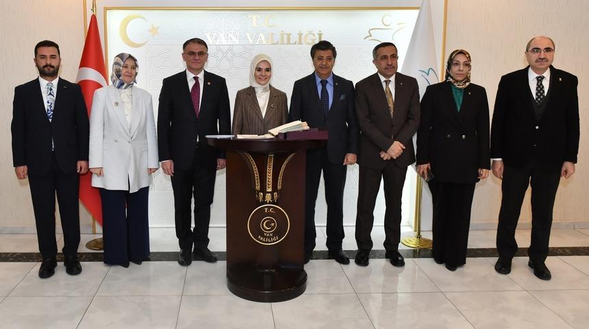 Aile ve Sosyal Hizmetler Bakanı G&ouml;ktaş Van&rsquo;da