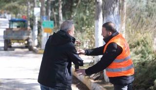 Elazığ Belediyesi&rsquo;nden vatandaşlara &uuml;cretsiz fidan desteği