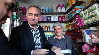 Belediye başkanı, veresiye defterini tartıp 50 bin TL'ye satın aldı