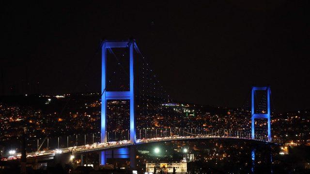 İstanbul maviye büründü