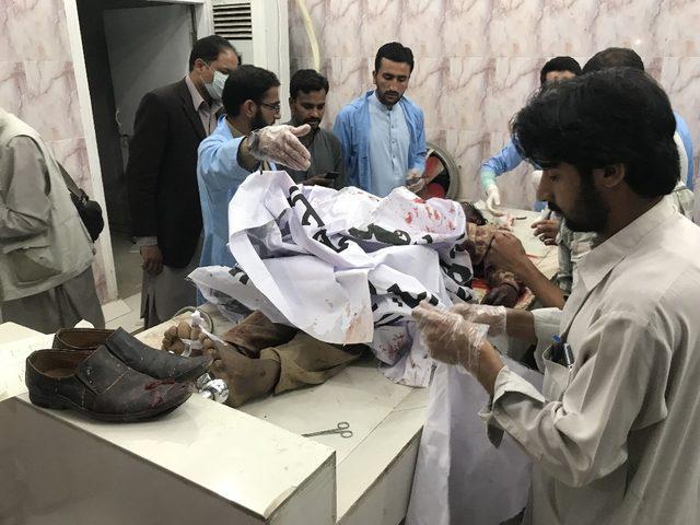 Pakistan’da silahlı saldırı: 9 ölü