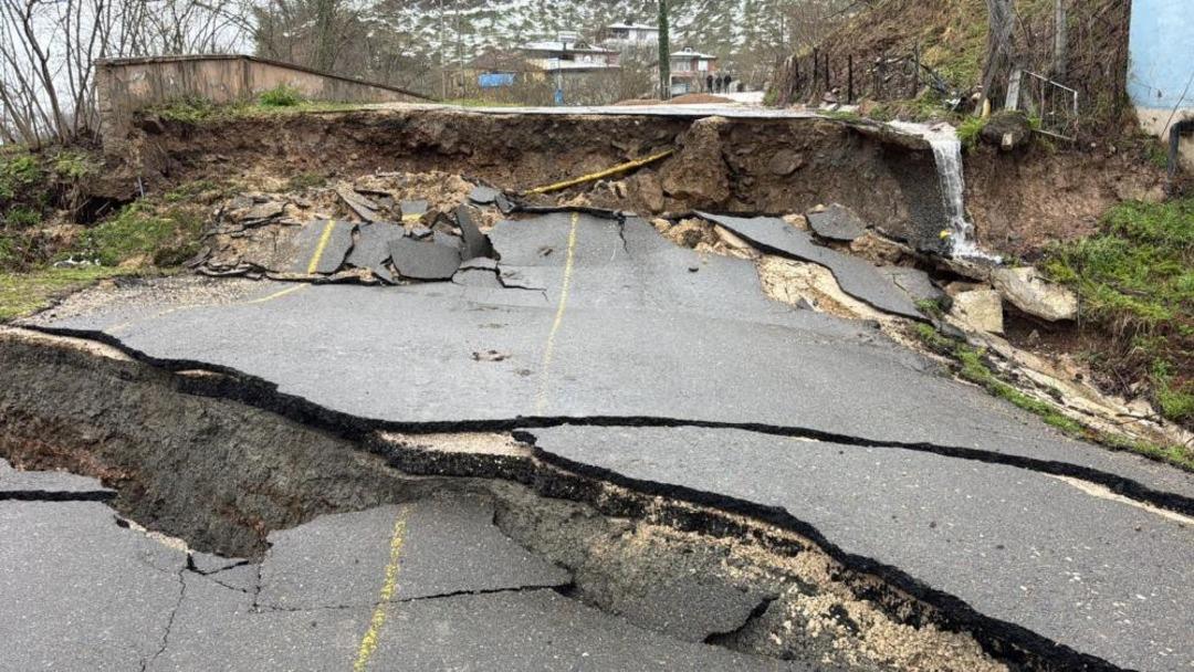 Başkan G&uuml;ler: "Heyelan b&ouml;lgesinin &uuml;stesinden geleceğiz" 3