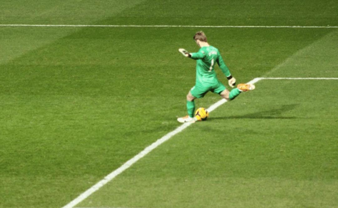 Futbolda deprem! Yeni kurallar a&ccedil;ıklandı: 10 kişi bırakma cezası ve tarihi VAR kararı... 3