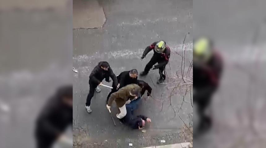 Ataşehir'de yol verme tartışması sopalı kavgaya d&ouml;n&uuml;şt&uuml;