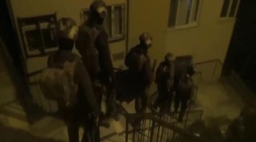 Bah&ccedil;elievler'de ara&ccedil; kundaklayan 5 PKK'lı yakalandı