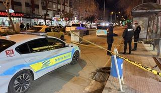 Otob&uuml;s beklerken husumetlisi tarafından tabancayla vuruldu