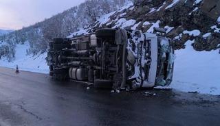 Uludere'de trafik kazası: 2 kişi yaralandı