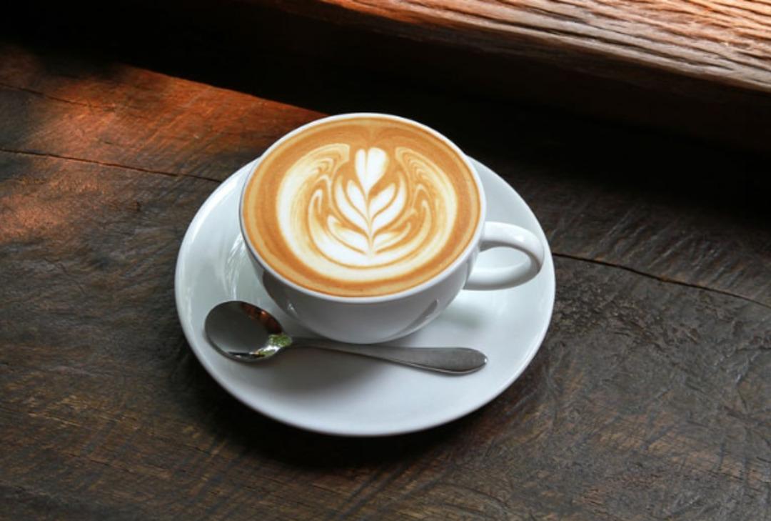 Evde daha iyisini yapıyoruz: K&ouml;p&uuml;k k&ouml;p&uuml;k latte yapmanın p&uuml;f noktaları! 1