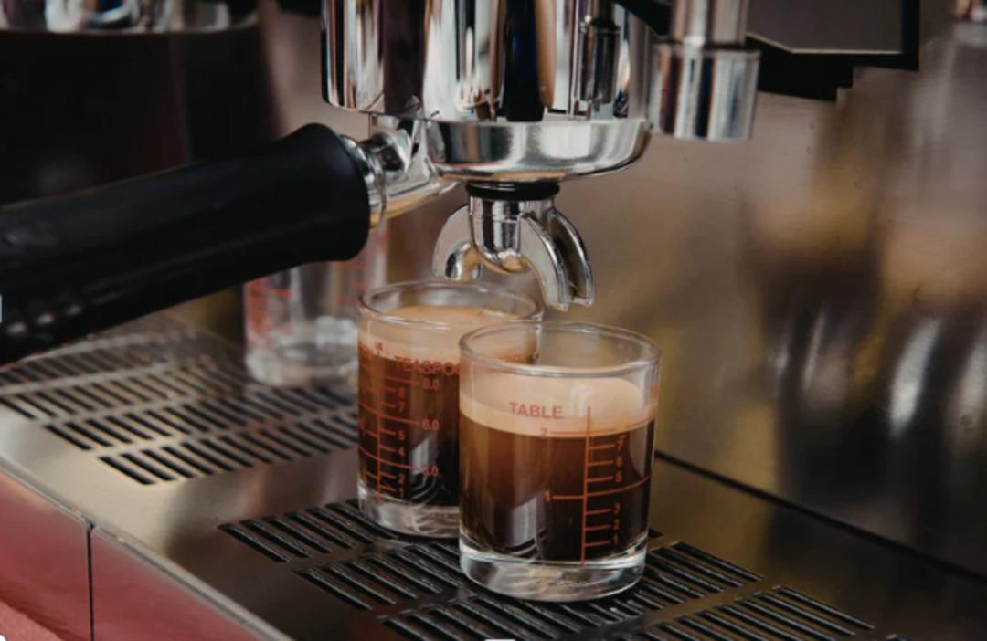 Evde daha iyisini yapıyoruz: K&ouml;p&uuml;k k&ouml;p&uuml;k latte yapmanın p&uuml;f noktaları! 2