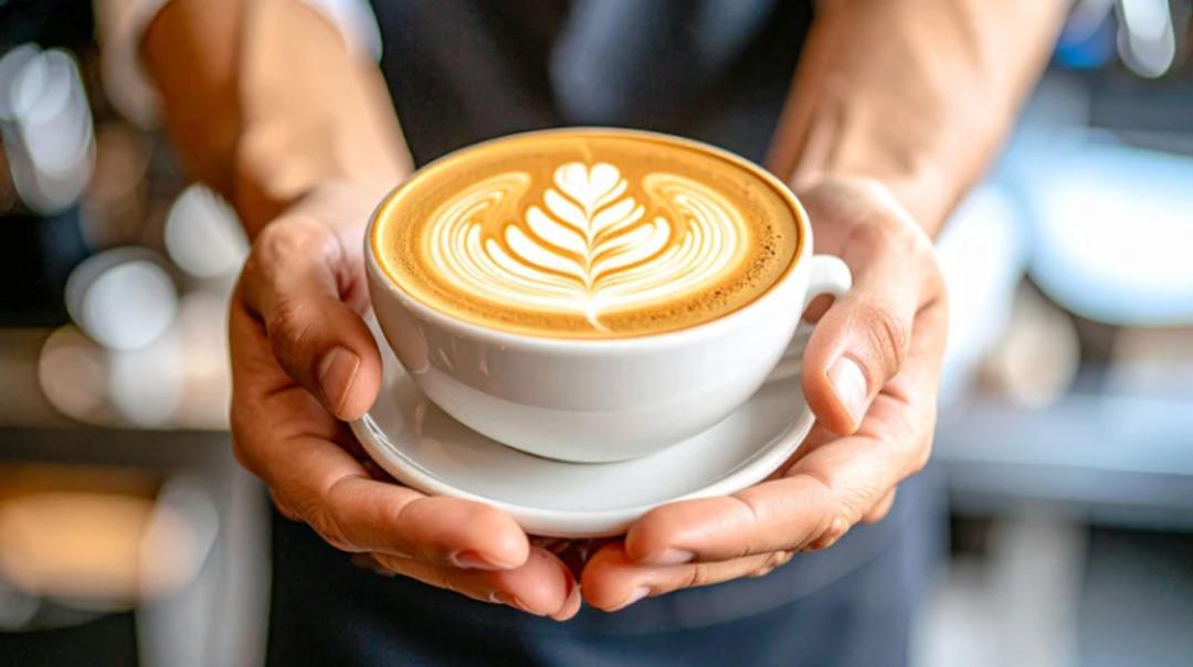 Evde daha iyisini yapıyoruz: K&ouml;p&uuml;k k&ouml;p&uuml;k latte yapmanın p&uuml;f noktaları! 5