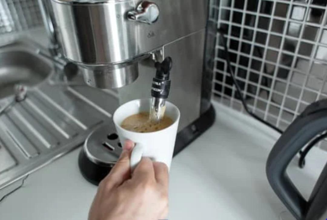 Evde daha iyisini yapıyoruz: K&ouml;p&uuml;k k&ouml;p&uuml;k latte yapmanın p&uuml;f noktaları! 10