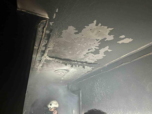 5 katlı binada korkutan yangın:2 kişi dumandan etkilendi 7