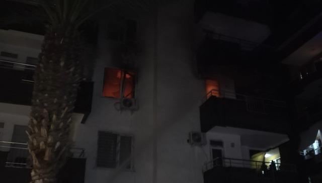 5 katlı binada korkutan yangın:2 kişi dumandan etkilendi 2