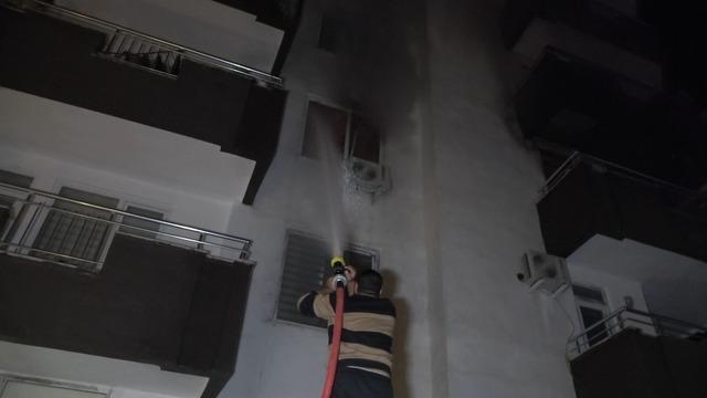 5 katlı binada korkutan yangın:2 kişi dumandan etkilendi