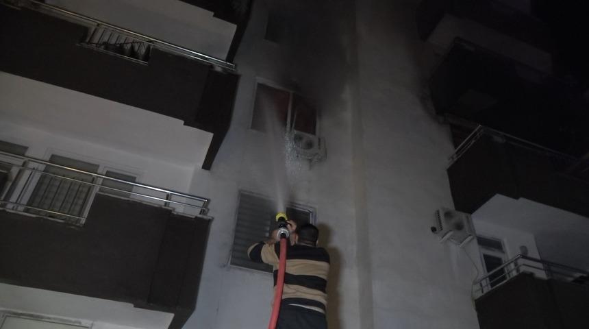 5 katlı binada korkutan yangın:2 kişi dumandan etkilendi