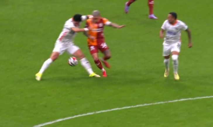 beIN Trio ekibinden Galatasaray-Alanyaspor maçının hakemi için olay sözler! 7 sarı 1 kırmızı atladı: Bu kararın izahı yok G3