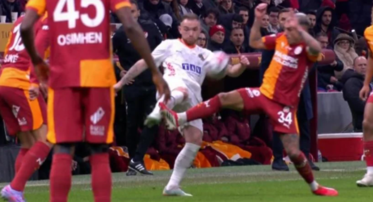 beIN Trio ekibinden Galatasaray-Alanyaspor maçının hakemi için olay sözler! 7 sarı 1 kırmızı atladı: Bu kararın izahı yok G4