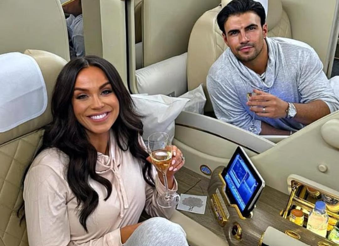 İran füzesi lüks otele isabet etti! Ünlü isimler Dubai de mahsur kaldı 3