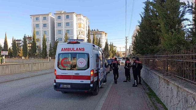 Kavga sırasında bacağına demir çubuk batan genç yaralandı 2