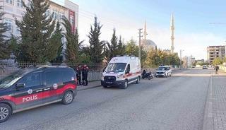 Kavga sırasında bacağına demir &ccedil;ubuk batan gen&ccedil; yaralandı