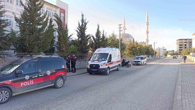 Kavga sırasında bacağına demir çubuk batan genç yaralandı