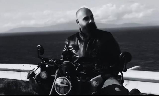 İzmir&rsquo;de motosiklet ile otomobil &ccedil;arpıştı: 1 &ouml;l&uuml;, 2 yaralı 4