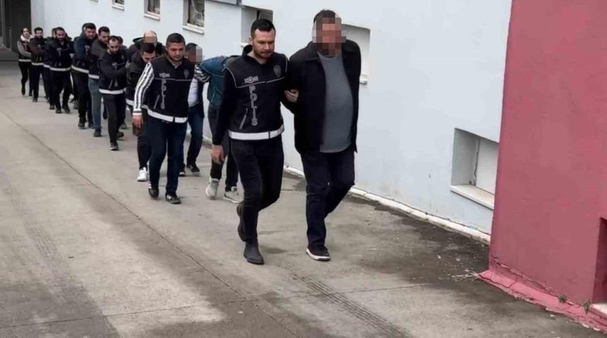 Cep telefonu bayii ve kuyumcu g&ouml;r&uuml;n&uuml;ml&uuml; tefecilik iddiası: 11 g&ouml;zaltı