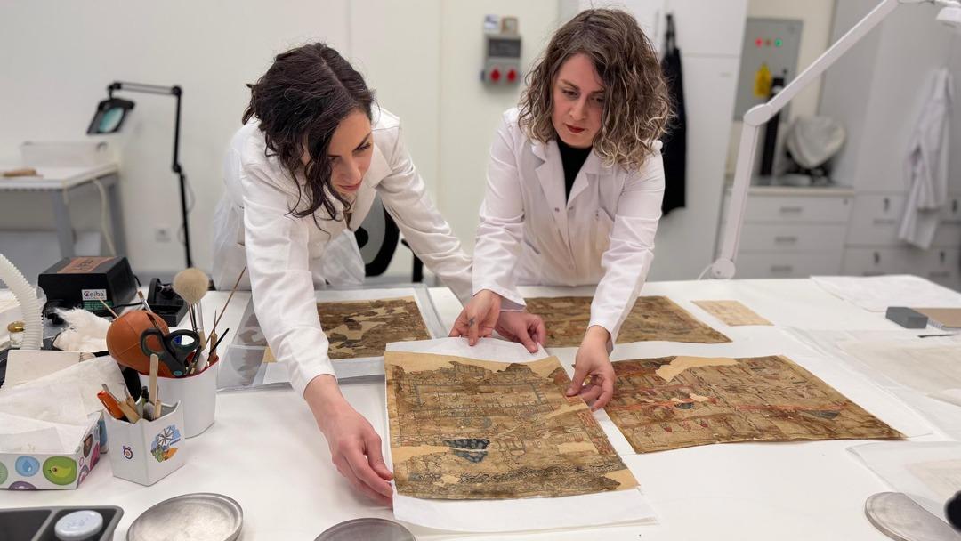 K&uuml;tahya&rsquo;da 300 par&ccedil;a sır: Duvar oyuğundan Mekke planı &ccedil;ıktı! 9