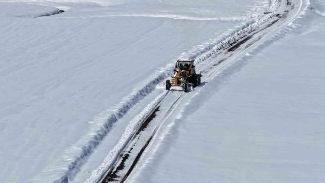 Van&rsquo;da kardan dolayı kapanan 390 yoldan 355&rsquo;i a&ccedil;ıldı 2