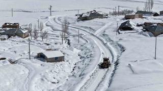 Van’da kardan dolayı kapanan 390 yoldan 355’i açıldı