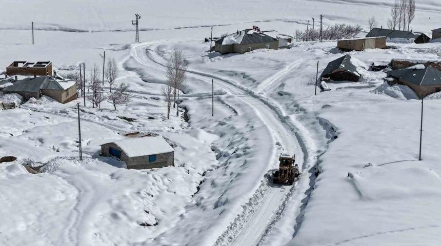 Van&rsquo;da kardan dolayı kapanan 390 yoldan 355&rsquo;i a&ccedil;ıldı