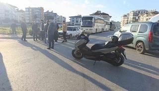 Antalya&rsquo;da motosiklet ile otomobil &ccedil;arpıştı