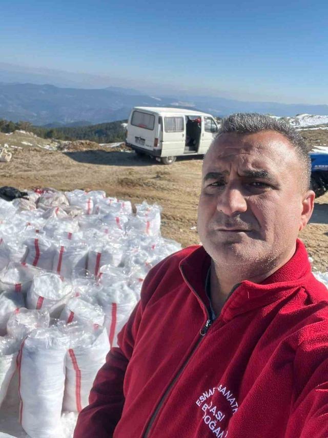 Dondurucu zirvede toplanan kar, yazın serinleten lezzete d&ouml;n&uuml;ş&uuml;yor 3