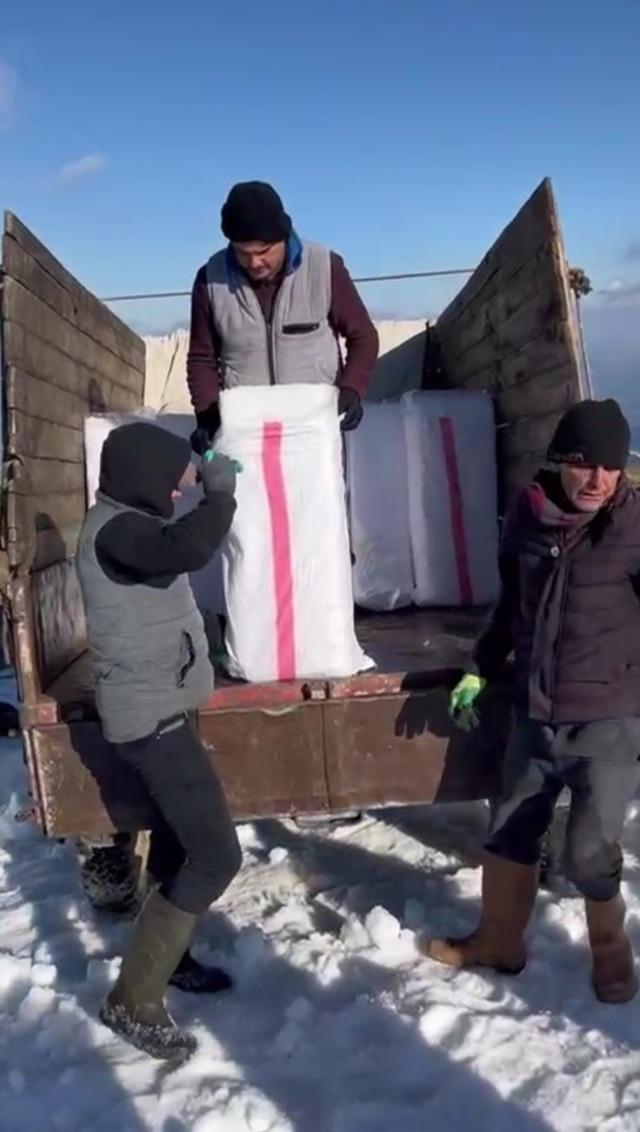 Dondurucu zirvede toplanan kar, yazın serinleten lezzete d&ouml;n&uuml;ş&uuml;yor 1