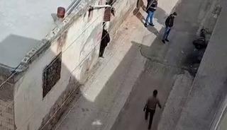 Madde bağımlısı sokak ortasında yığılıp kaldı